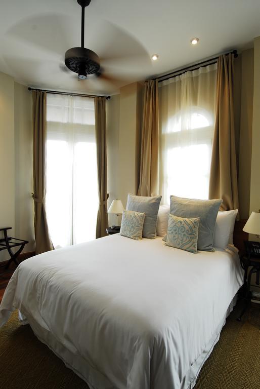 Las Clementinas Panama City Room photo