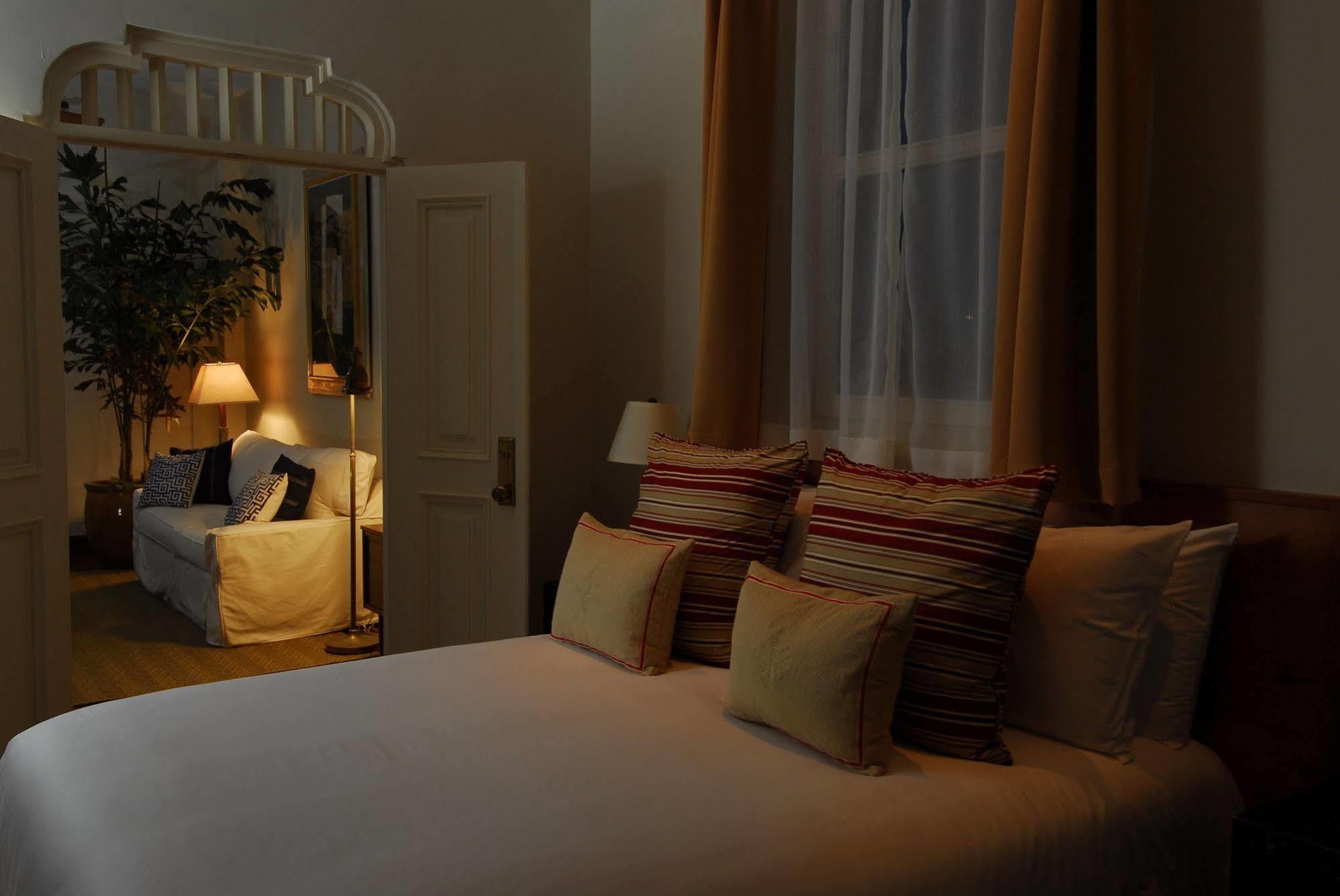Las Clementinas Panama City Room photo